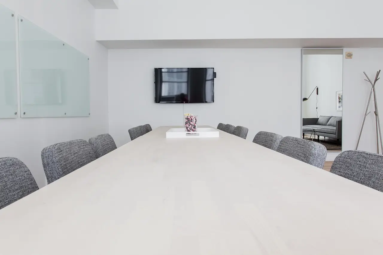 Weil in merger talks with mystery law firm, report claims