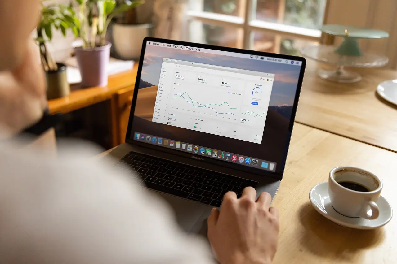 Lexology’s Data Shows In-House Departments Have Work Ahead to Catch Up with AI Changes - Lexology