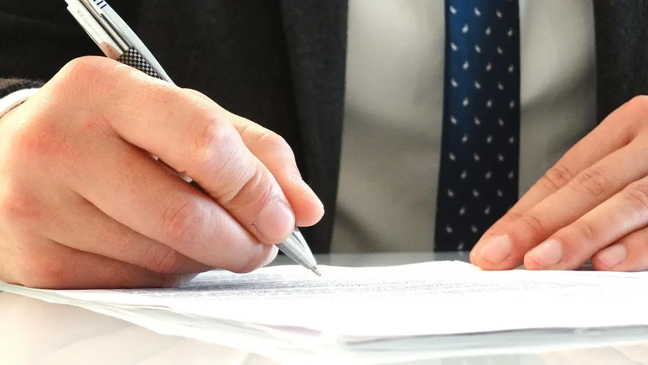 Solicitor apprentice barred after hiding arrest from firm